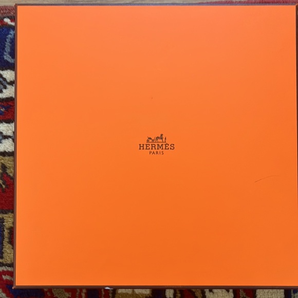 Hermès Scarf NWOT (Vintage, Never Worn) - Picture 9 of 10